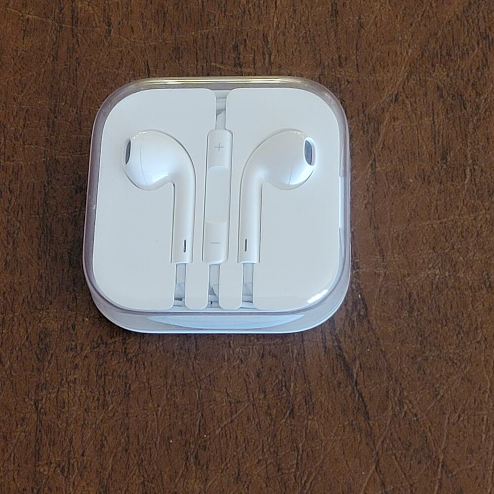 Apple iPhone /iPod Wired Earbuds Genuine Apple Earpods 3.5mm Jack perfect shape